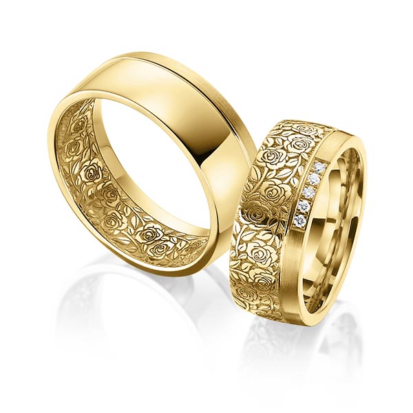Set Klassieke trouwringen in geelgoud 14 kt. Laser Structuur met in totaal 0,05 ct. Briljant tw/si van Eternal Touch