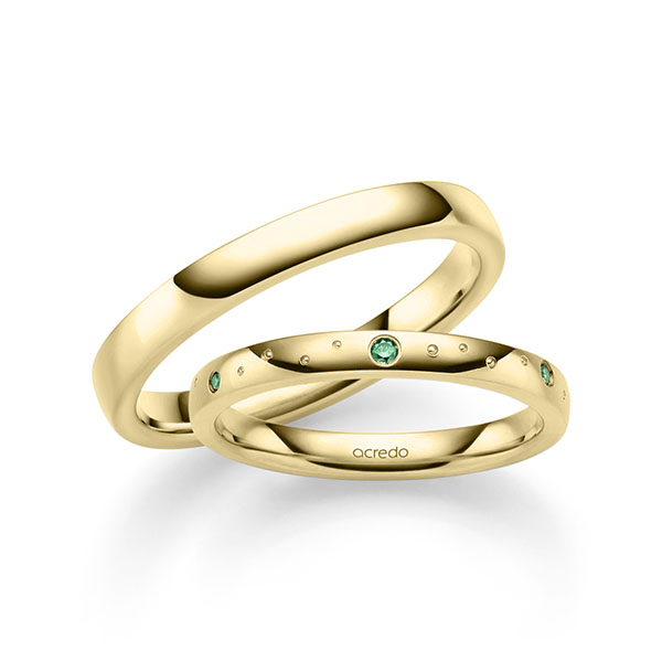 Set klassieke trouwringen in geelgoud 14 kt. met in totaal 0,056 ct. Briljant van acredo