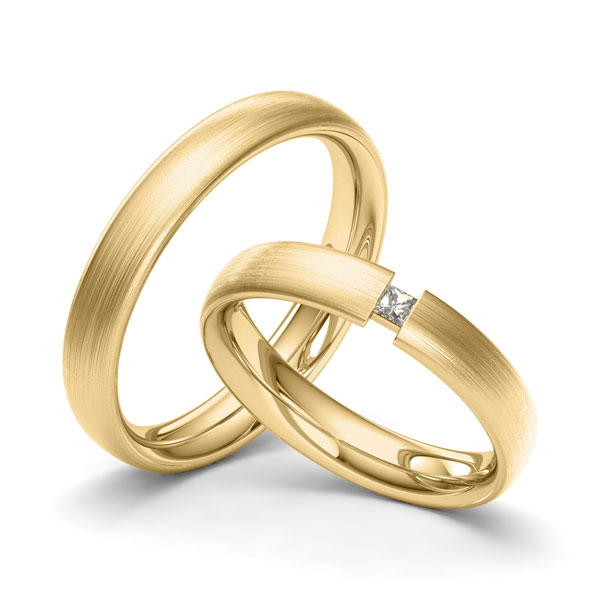Set klassieke trouwringen in geelgoud 14 kt. met in totaal 0,05 ct. Princess-Diamant tw/si van Merii