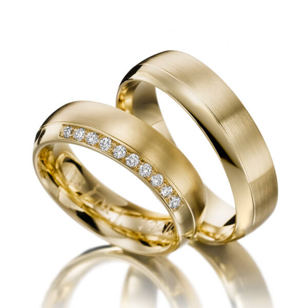 Set Klassieke trouwringen in geelgoud 14 kt. met in totaal 0,15 ct. Briljant tw/si van Eternal Touch