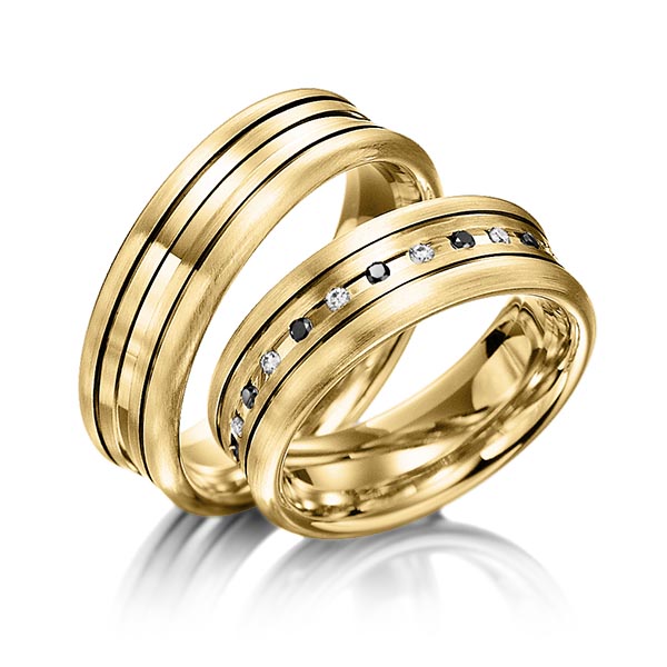 Set Klassieke trouwringen in geelgoud 14 kt. met in totaal 0,24 ct. Briljant tw/si Zwart van Merii - M-1071-11 Set Klassieke trouwringen in geelgoud 14 kt. met in totaal 0,24 ct. Briljant tw/si Zwart van Merii - M-1071-11