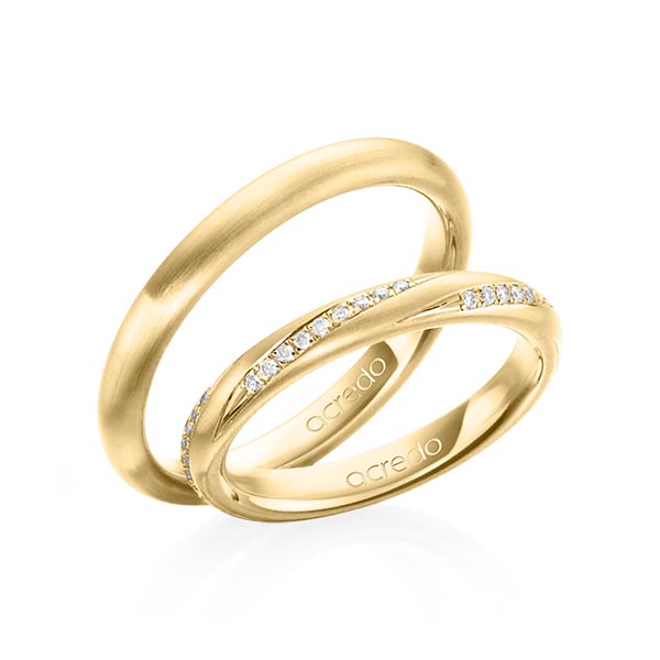 Set klassieke trouwringen in geelgoud 18 kt. met in totaal 0,225 ct. Briljant tw/si van acredo