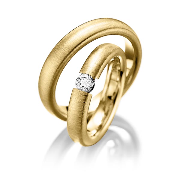 Set klassieke trouwringen in geelgoud 18 kt. met in totaal 0,25 ct. Briljant tw/si van Eternal Touch