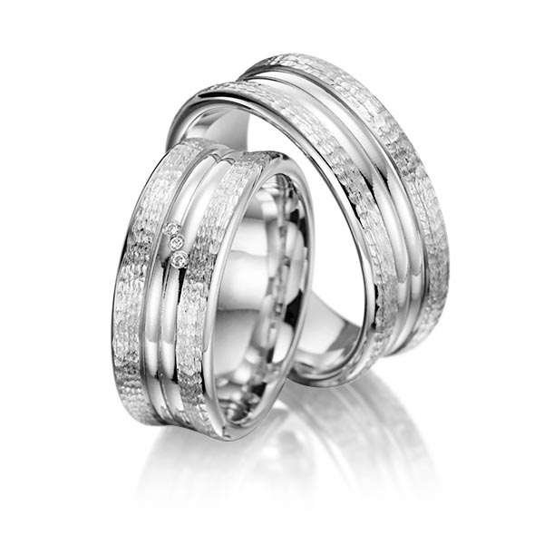 Set Klassieke trouwringen in grijsgoud 14 kt. hamerslag, met in totaal 0,015 ct. Briljant tw/si van Merii