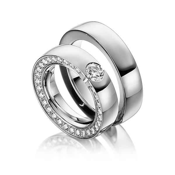 Set klassieke trouwringen in grijsgoud 14 kt. met 0,5 ct. + in totaal 0,9 ct. Briljant tw/si van Steinberg