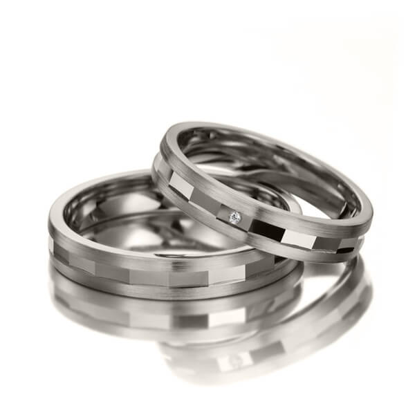 Set Klassieke trouwringen in grijsgoud 14 kt. met in totaal 0,005 ct. Briljant tw/si van Merii