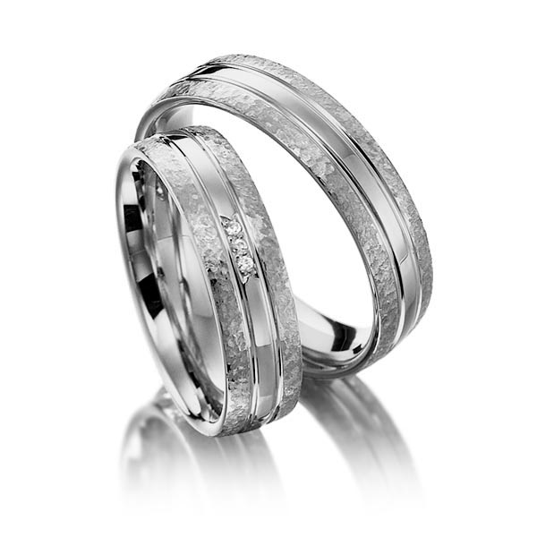 Set Klassieke trouwringen in grijsgoud 14 kt. met in totaal 0,024 ct. Briljant tw/si van Merii