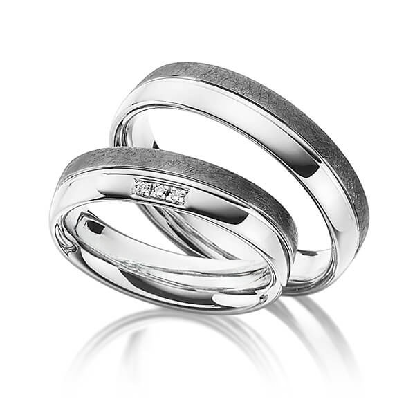 Set Klassieke trouwringen in grijsgoud 14 kt. met in totaal 0,024 ct. Briljant tw/si van Merii