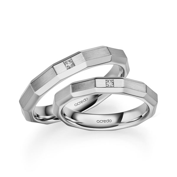 Set Klassieke trouwringen in grijsgoud 14 kt. met in totaal 0,02 ct. Briljant tw/si van acredo