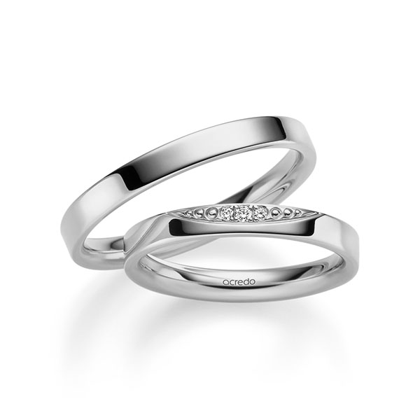 Set klassieke trouwringen in grijsgoud 14 kt. met in totaal 0,031 ct. Briljant tw/si van acredo