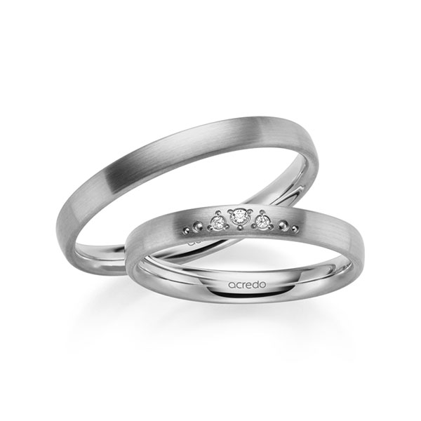 Set klassieke trouwringen in grijsgoud 14 kt. met in totaal 0,031 ct. Briljant tw/si van acredo