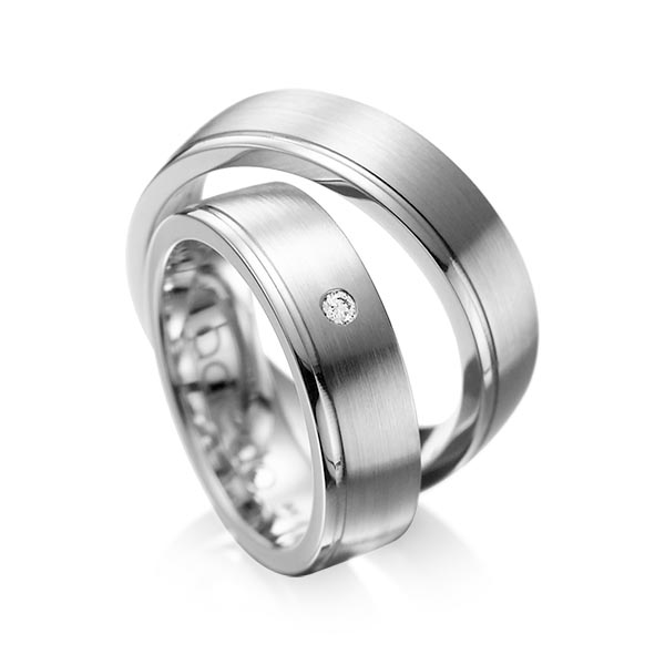 Set Klassieke trouwringen in grijsgoud 14 kt. met in totaal 0,03 ct. Briljant tw/si van acredo