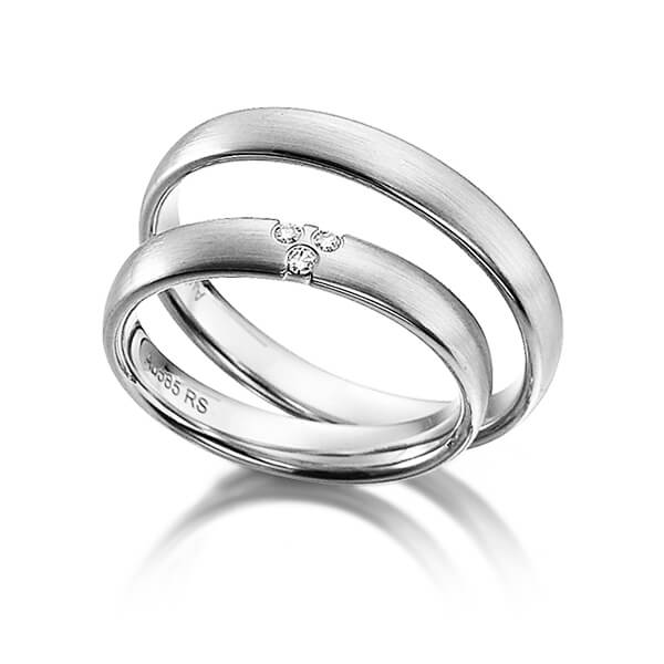 Set klassieke trouwringen in grijsgoud 14 kt. met in totaal 0,045 ct. Briljant tw/si van acredo - S-1118-5