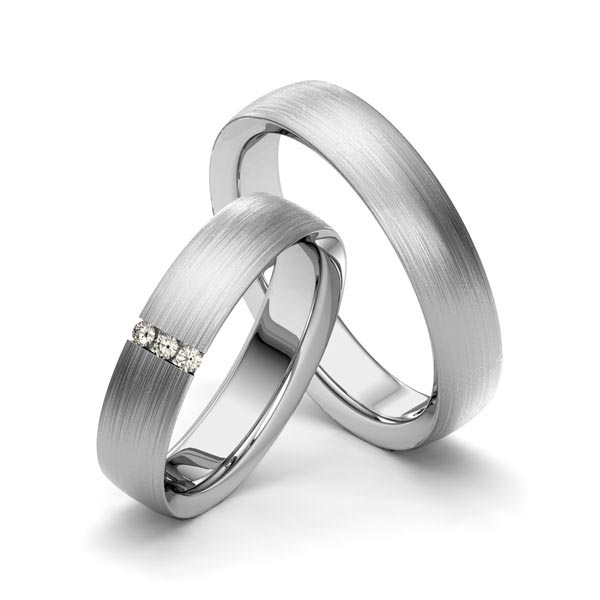 Set klassieke trouwringen in grijsgoud 14 kt. met in totaal 0,045 ct. Briljant tw/si van Merii