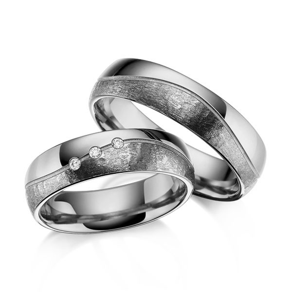 Set Klassieke trouwringen in grijsgoud 14 kt. met in totaal 0,045 ct. Briljant tw/si van Merii