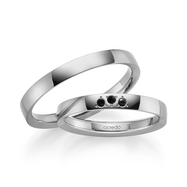 Set klassieke trouwringen in grijsgoud 14 kt. met in totaal 0,045 ct. Briljant Zwart van acredo