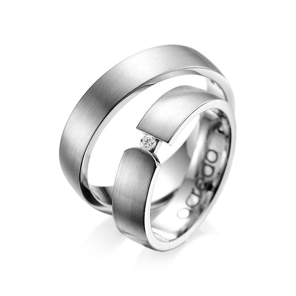 Set klassieke trouwringen in grijsgoud 14 kt. met in totaal 0,04 ct. Briljant tw/si van acredo - A-1069-8