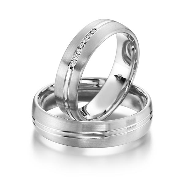 Set Klassieke trouwringen in grijsgoud 14 kt. met in totaal 0,056 ct. Briljant tw/si van acredo