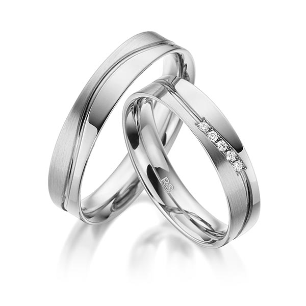Set Klassieke trouwringen in grijsgoud 14 kt. met in totaal 0,05 ct. Briljant tw/si van acredo