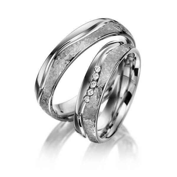 Set Klassieke trouwringen in grijsgoud 14 kt. met in totaal 0,05 ct. Briljant tw/si van Merii
