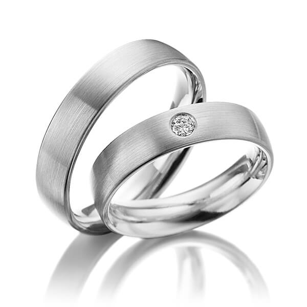 Set klassieke trouwringen in grijsgoud 14 kt. met in totaal 0,05 ct. Briljant tw/si van Steinberg - Q-1013-5
