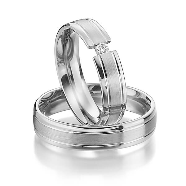 Set Klassieke trouwringen in grijsgoud 14 kt. met in totaal 0,05 ct. Briljant tw/si van Steinberg