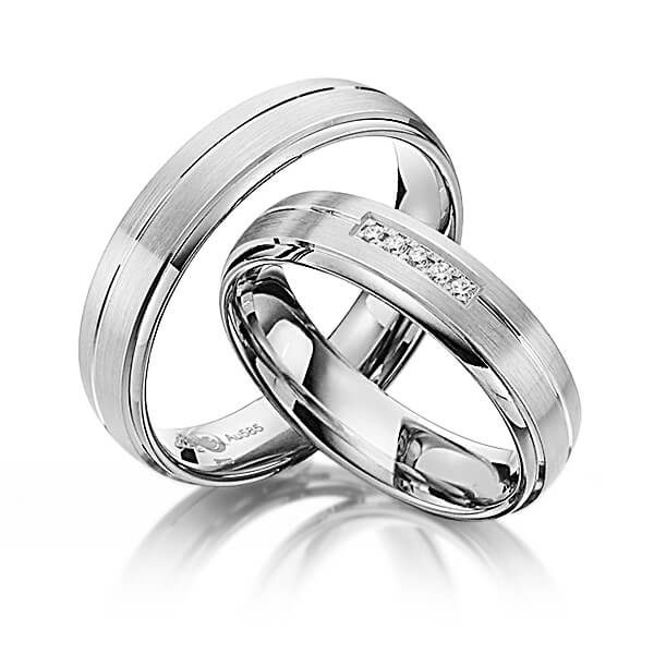 Set Klassieke trouwringen in grijsgoud 14 kt. met in totaal 0,05 ct. Briljant tw/si van Steinberg