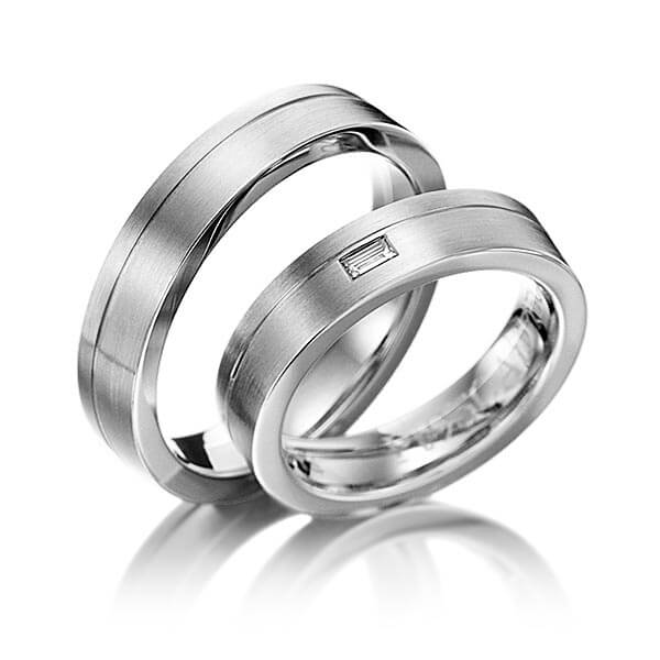 Set Klassieke trouwringen in grijsgoud 14 kt. met in totaal 0,06 ct. Baguette-Diamant tw,vs van Eternal Touch