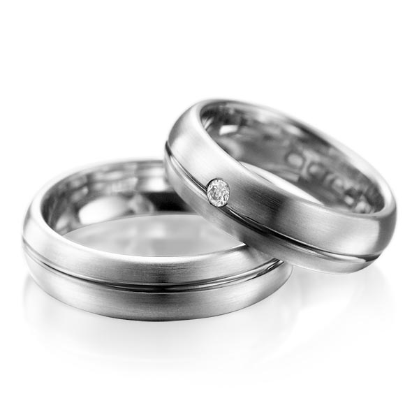 Set Klassieke trouwringen in grijsgoud 14 kt. met in totaal 0,06 ct. Briljant tw/si van acredo - A-1003-4 Set Klassieke trouwringen in grijsgoud 14 kt. met in totaal 0,06 ct. Briljant tw/si van acredo - A-1003-4