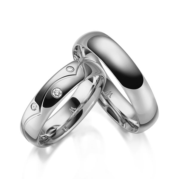 Set klassieke trouwringen in grijsgoud 14 kt. met in totaal 0,06 ct. Briljant tw/si van Merii