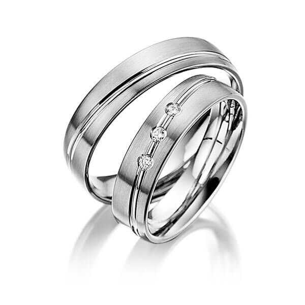Set Klassieke trouwringen in grijsgoud 14 kt. met in totaal 0,06 ct. Briljant tw/si van Steinberg