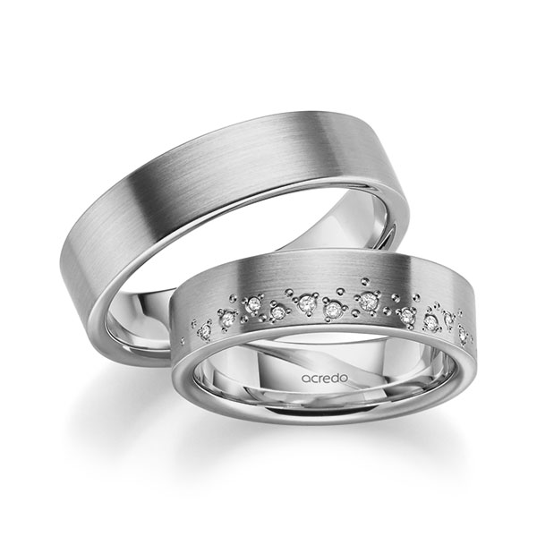 Set klassieke trouwringen in grijsgoud 14 kt. met in totaal 0,074 ct. Briljant tw/si van acredo - A-2193-3 Set klassieke trouwringen in grijsgoud 14 kt. met in totaal 0,074 ct. Briljant tw/si van acredo - A-2193-3