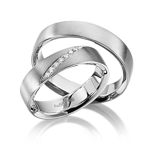 Set klassieke trouwringen in grijsgoud 14 kt. met in totaal 0,07 ct. Briljant tw/si van acredo