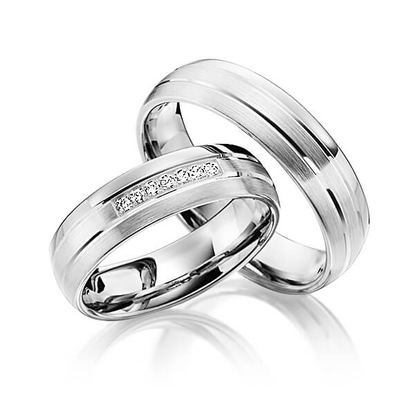 Set Klassieke trouwringen in grijsgoud 14 kt. met in totaal 0,07 ct. Briljant tw/si van Steinberg