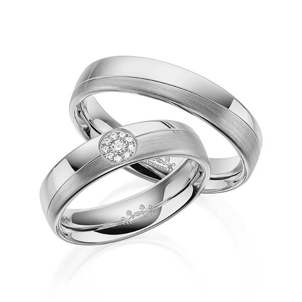 Set Klassieke trouwringen in grijsgoud 14 kt. met in totaal 0,07 ct. Briljant tw/si van Steinberg