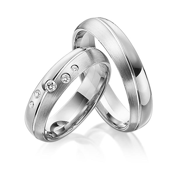 Set Klassieke trouwringen in grijsgoud 14 kt. met in totaal 0,086 ct. Briljant tw/si van Steinberg - Q-1175-9 Set Klassieke trouwringen in grijsgoud 14 kt. met in totaal 0,086 ct. Briljant tw/si van Steinberg - Q-1175-9