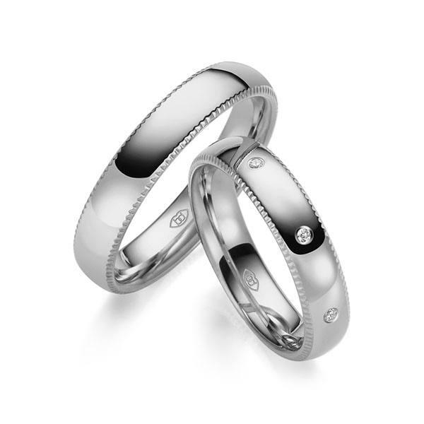 Set Klassieke trouwringen in grijsgoud 14 kt. met in totaal 0,08 ct. Briljant tw/si 