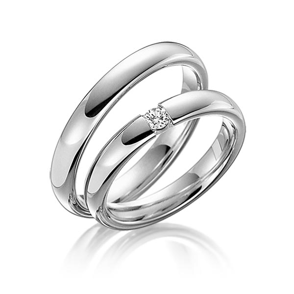 Set klassieke trouwringen in grijsgoud 14 kt. met in totaal 0,08 ct. Briljant tw/si van Steinberg