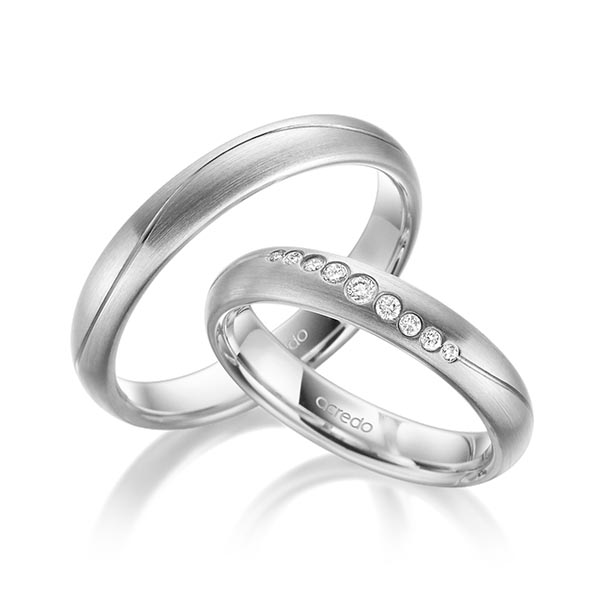 Set Klassieke trouwringen in grijsgoud 14 kt. met in totaal 0,101 ct. Briljant tw/si van acredo