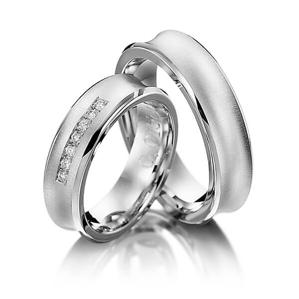 Set Klassieke trouwringen in grijsgoud 14 kt. met in totaal 0,105 ct. Briljant tw/si van Eternal Touch