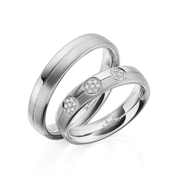 Set Klassieke trouwringen in grijsgoud 14 kt. met in totaal 0,105 ct. Briljant tw/si van Steinberg