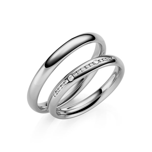 Set klassieke trouwringen in grijsgoud 14 kt. met in totaal 0,115 ct. Briljant tw/si van Eternal Touch