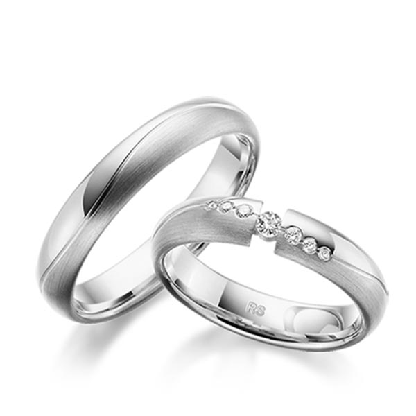 Set Klassieke trouwringen in grijsgoud 14 kt. met in totaal 0,11 ct. Briljant tw/si van acredo