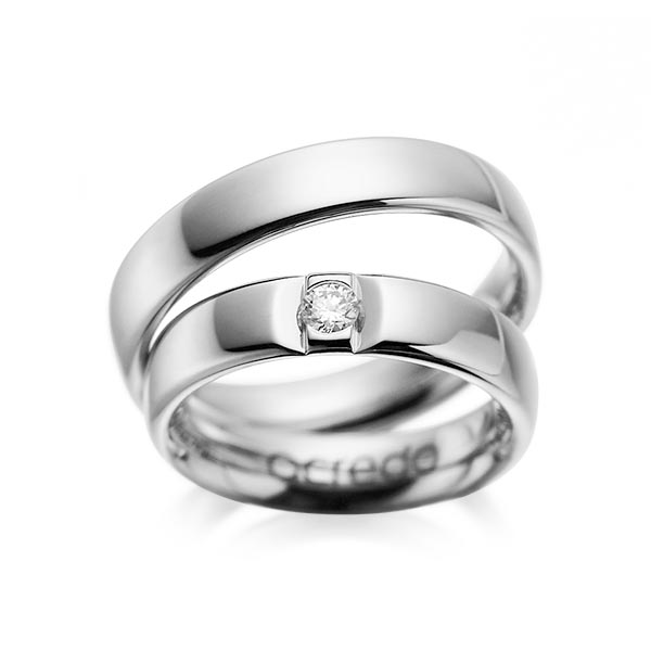 Set klassieke trouwringen in grijsgoud 14 kt. met in totaal 0,12 ct. Briljant tw/si van acredo - A-1089-5