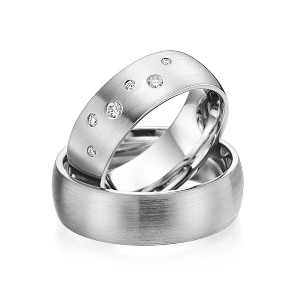 Set klassieke trouwringen in grijsgoud 14 kt. met in totaal 0,12 ct. Briljant tw/si van Steinberg - Q-1005-4