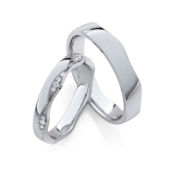 Set Klassieke trouwringen in grijsgoud 14 kt. met in totaal 0,14 ct. Briljant tw/si van Steinberg