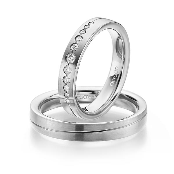 Set Klassieke trouwringen in grijsgoud 14 kt. met in totaal 0,156 ct. Briljant tw/si van acredo