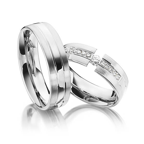 Set Klassieke trouwringen in grijsgoud 14 kt. met in totaal 0,16 ct. Briljant tw/si van Steinberg