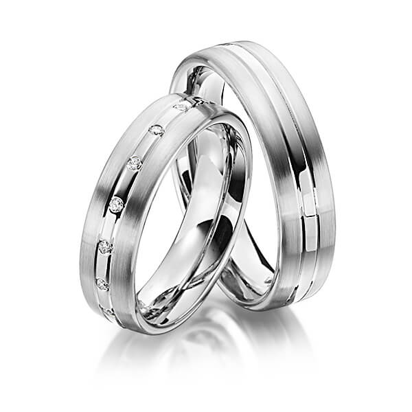Set Klassieke trouwringen in grijsgoud 14 kt. met in totaal 0,17 ct. Briljant tw/si van Steinberg