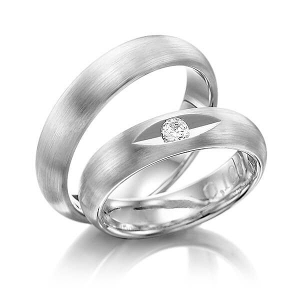 Set klassieke trouwringen in grijsgoud 14 kt. met in totaal 0,1 ct. Briljant tw/si van Eternal Touch